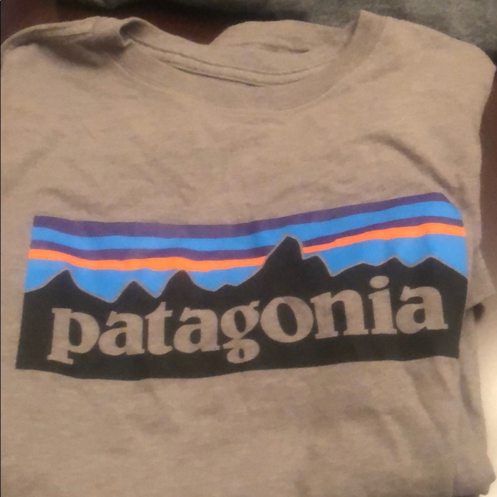 Boys Patagonia shirt size medium